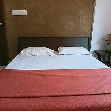 Hotel Phils' Residency&Banquets à Kochi Extérieur photo