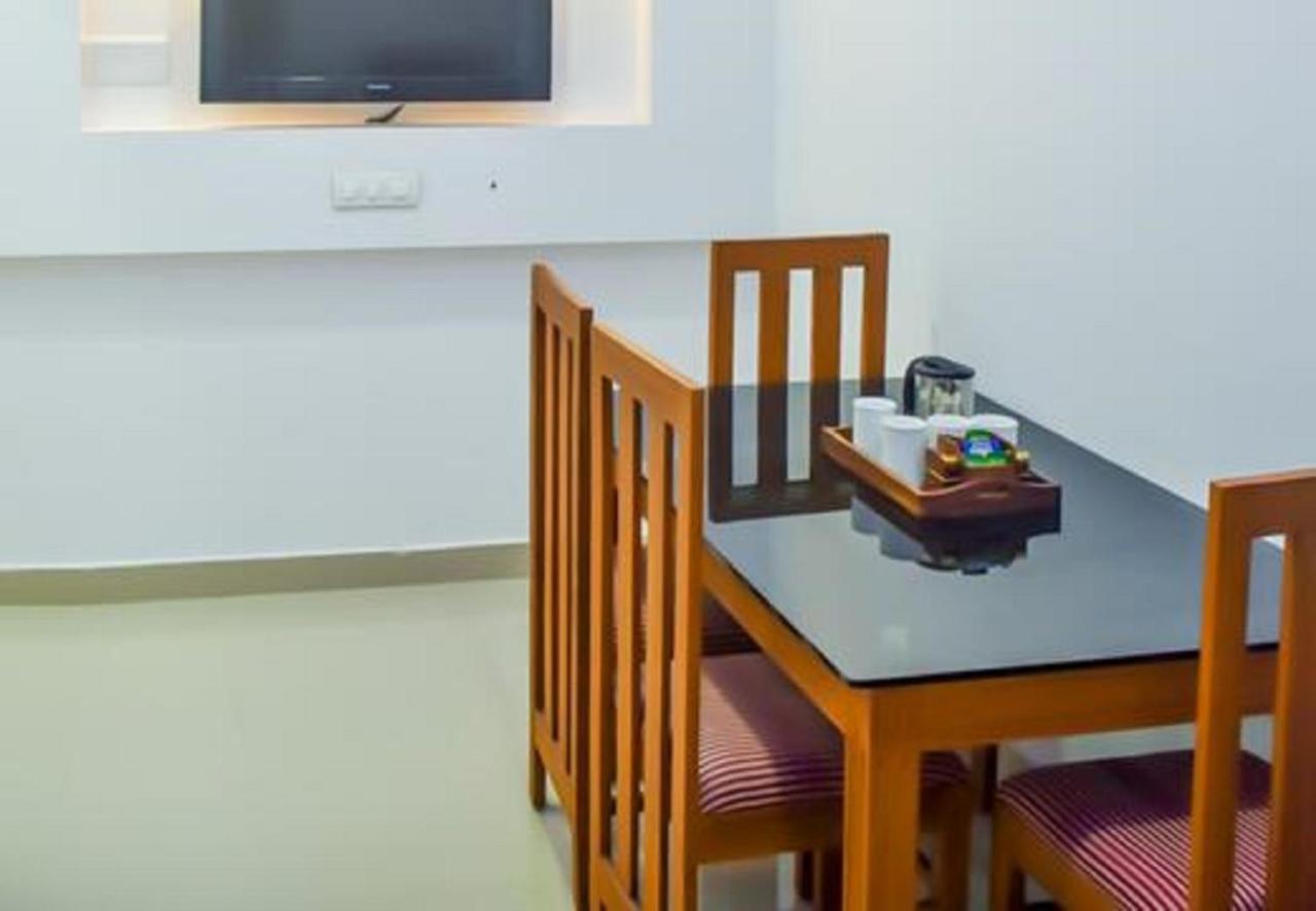 Hotel Phils' Residency&Banquets à Kochi Extérieur photo