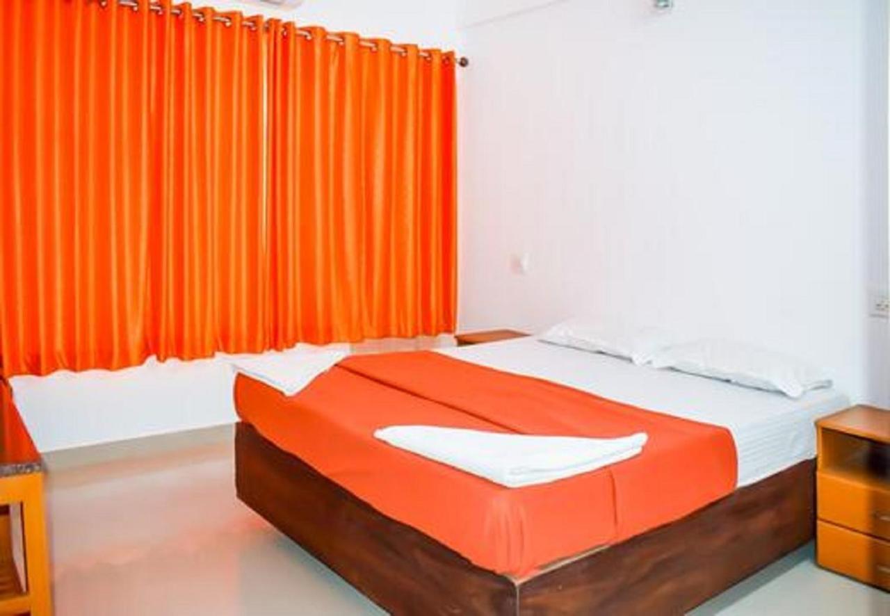 Hotel Phils' Residency&Banquets à Kochi Extérieur photo