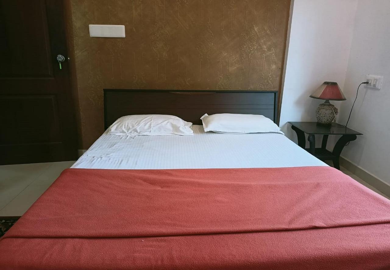 Hotel Phils' Residency&Banquets à Kochi Extérieur photo