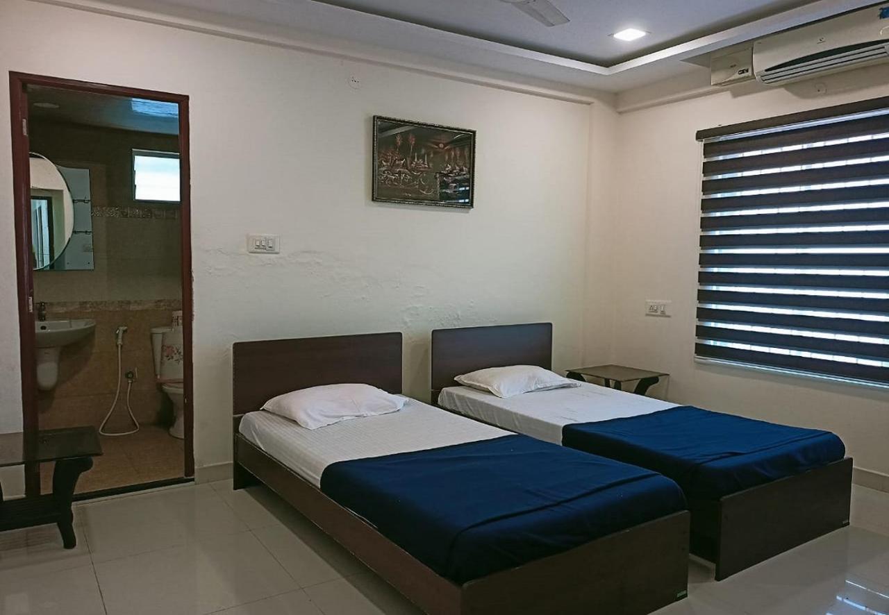 Hotel Phils' Residency&Banquets à Kochi Extérieur photo