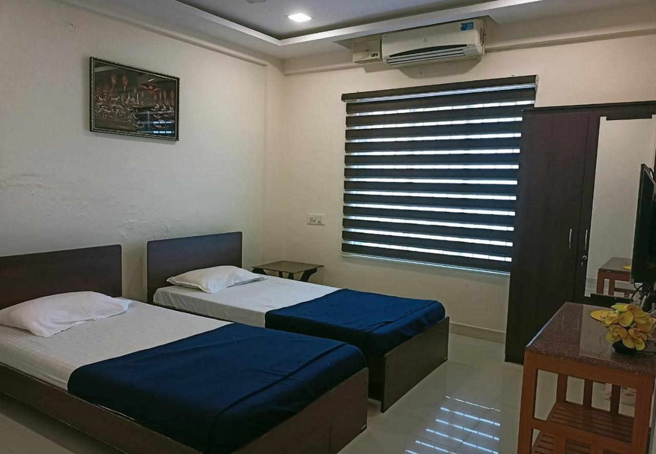 Hotel Phils' Residency&Banquets à Kochi Extérieur photo