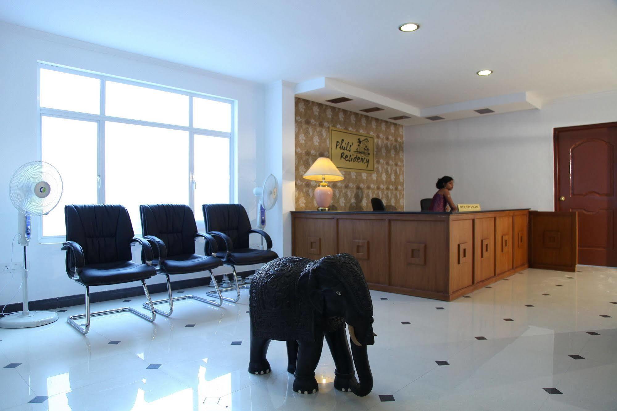 Hotel Phils' Residency&Banquets à Kochi Extérieur photo