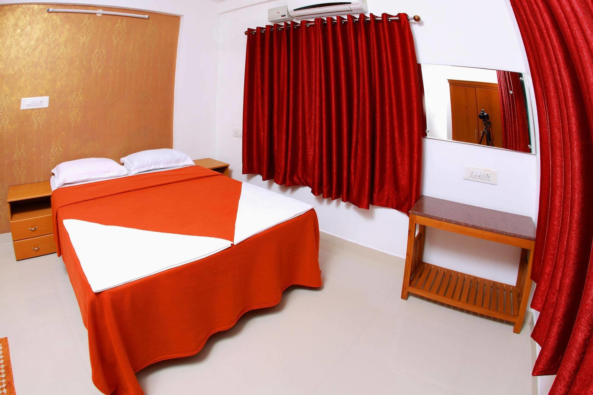 Hotel Phils' Residency&Banquets à Kochi Extérieur photo