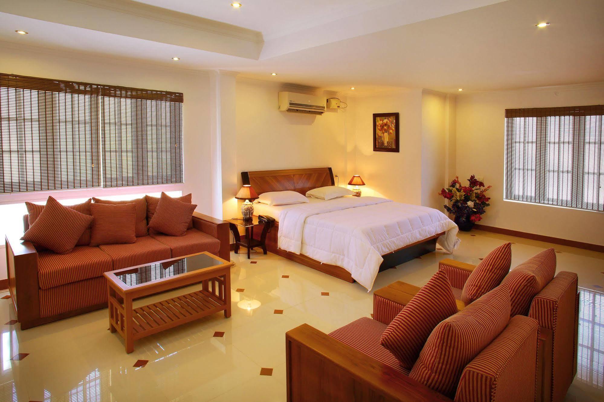 Hotel Phils' Residency&Banquets à Kochi Extérieur photo
